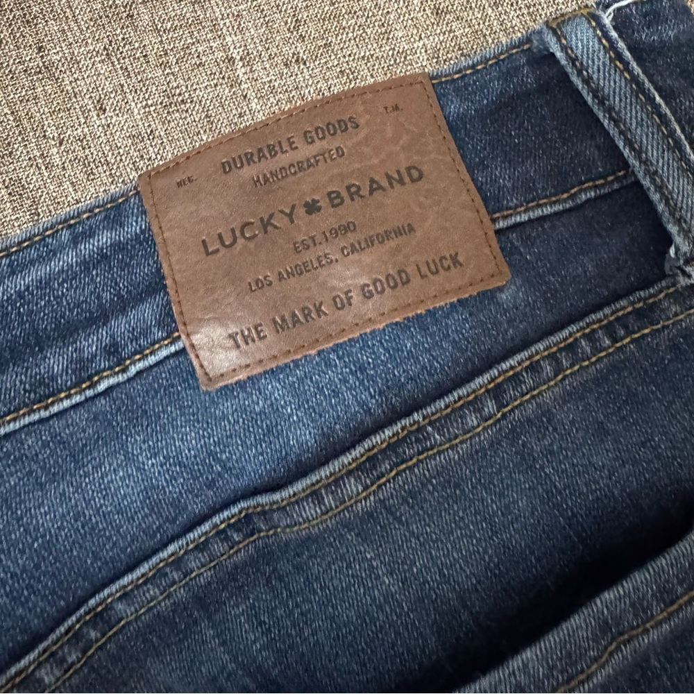Lucky Brand Men’s Straight Leg Jeans 38x32 Dark Wash | Classic Denim - Picture 8 of 12